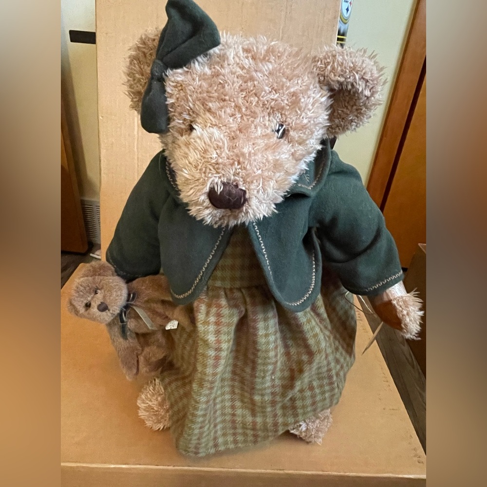 NWT Russ Collector’s Edition “Lady Elspeth” Bear